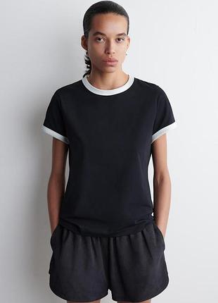 Стильная футболка cos в классическом сине-белом цвете