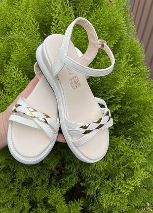 Босоніжки жіночі