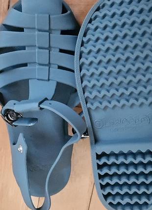 Новая босоножка liewood 33 размер стликоновые