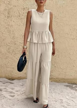 Женский костюм