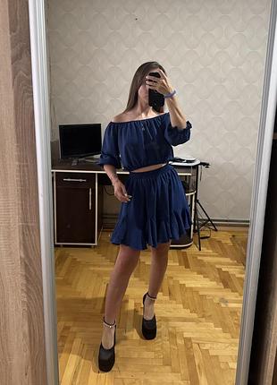 Синій красивий костюм s