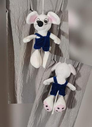 М'яка іграшка мишеня в комбінезоні — 20 см 🐭💙