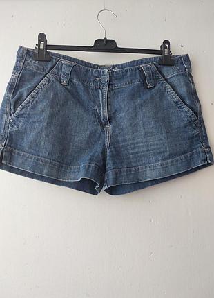 Жіночі шорти