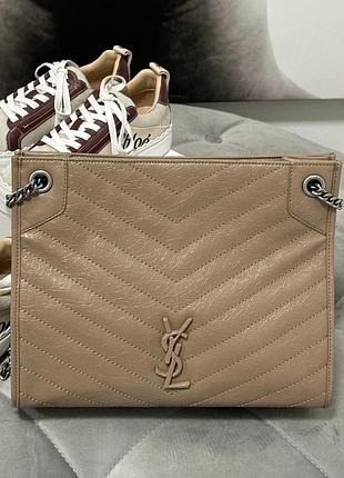 Лаковая сумка стильная