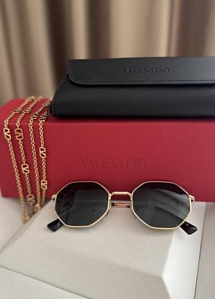 Сонцезахисні окуляри valentino