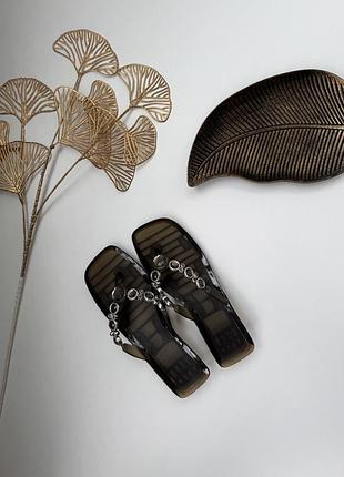 Шльопанці на платформі