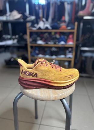 Кросівки hoka