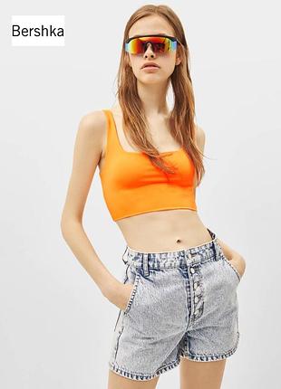 Эластичный яркий кроп топ bershka