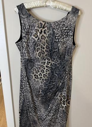 Плаття з принтом змії