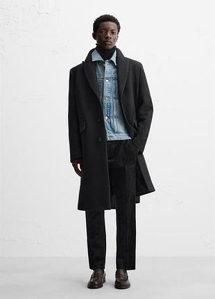 Пальто чоловіче чорного кольору з вовною