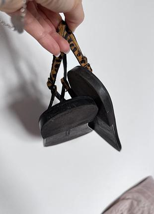 Сандалі шкіряні