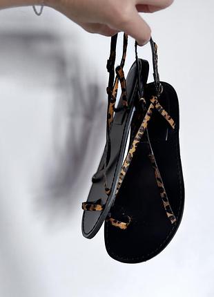 Сандалі шкіряні