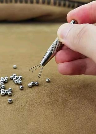 Зажим держатель для мелких шариков и камушков от 3 мм.