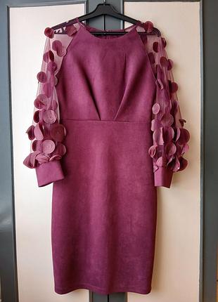 Сукня жіноча, вживана але в хорошому стані. розмір м, демісезонна. з заду розпірка і застібка на тасьму-блискавку. тканина велюр.