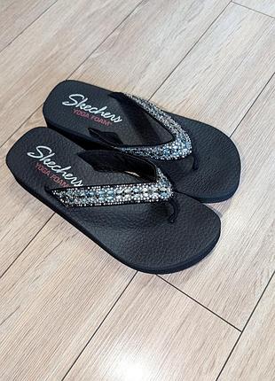 Шлепанцы вьетнамки skechers