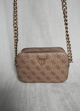 Сумочка з колекції guess