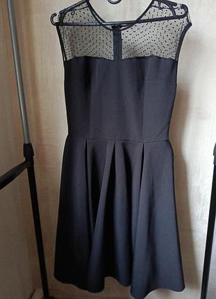 Великолепное черное платье.