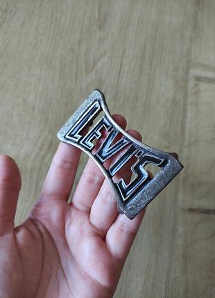 Фирменная пряжка от  ремня levis , оригинал