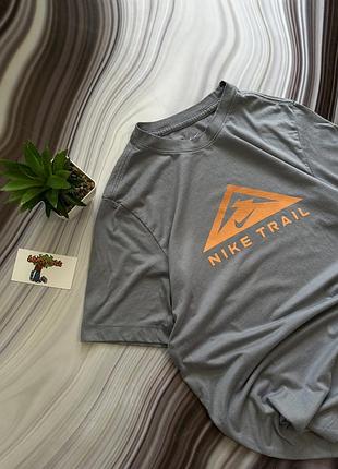 Спортивна nike trail футболка m asics style