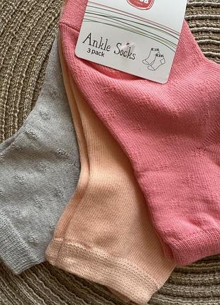 Набір коротких шкарпеток 3 пари 25/27 р. підійдуть на 3-5 років для дівчинки