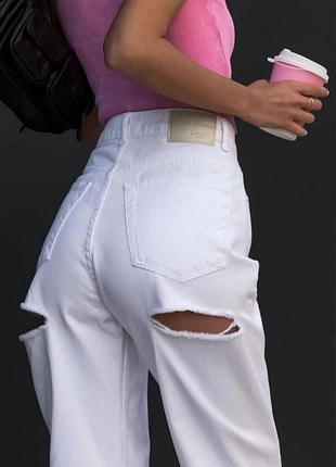Джинсы с разрезами белые