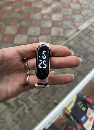 Led годинник на батарейках