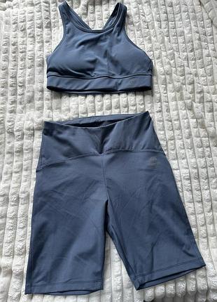 Жіночий спортивний костюм для спорту або на повсякденний