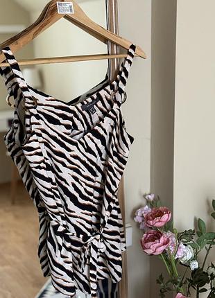 Топ майка з декоративними елементами