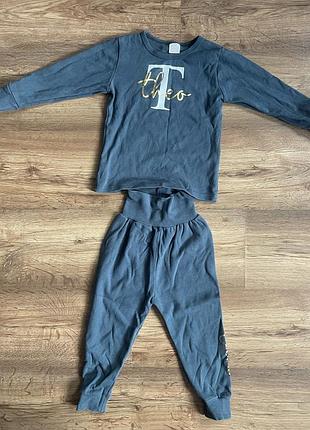 Спрртивний костюм на дівчинку 3-4роки