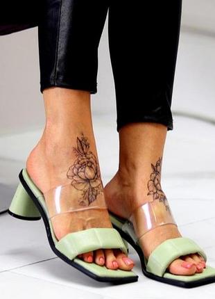 Шлепанцы сабо на каблуке.