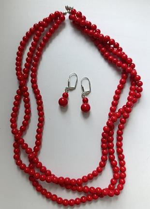 Бусы с серьгами в насыщенном красном цвете