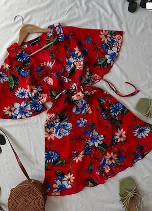 Яркое платье на запах