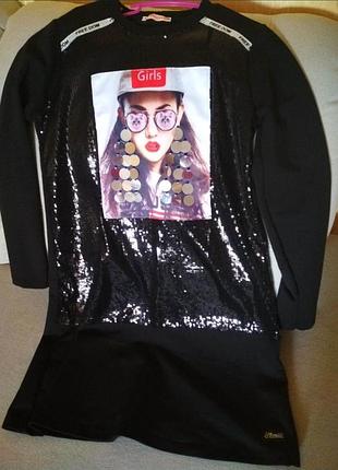 Платье со стильным принтом для девочек