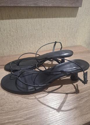Продаю босоніжки  h&m