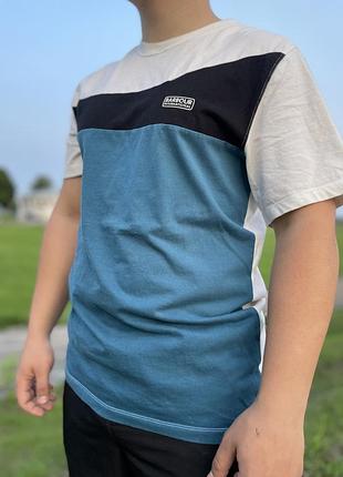 Футболка від бренду barbour