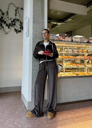 Велюровий стильний костюм