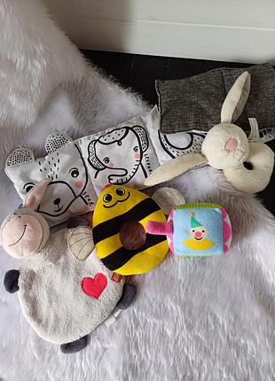 Набор мягких игрушек для малышей: комфортер, бортик, погремушки