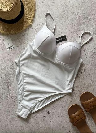 Розкішний білий суцільний купальник розмір л чашка c/d