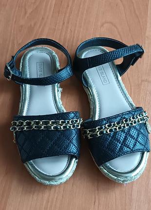 Классные босоножки для девочки, 12 размер.