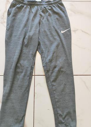 Штани спортивні чоловічі nike (dri-fit) розмір l, бренд.колір світло- сірі, поліестер. висота 94см. як нові., дефектів, дірок не має.