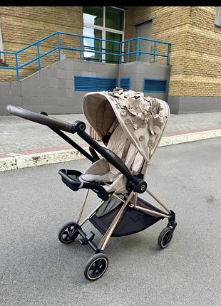 Коляска cybex mios 2 в 1 simply flowers beige шасі rose gold - це коляска преміум класу 2v1