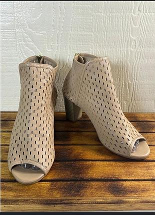 Босоніжки,шкіряні босоніжки