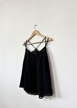 Красива блуза на бретелях з мереживом new look🌿