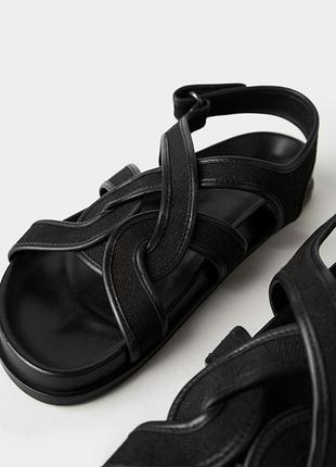 Сандалі toteme