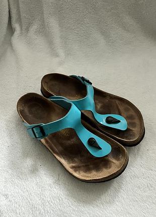 Шлепанцы фирмы birkenstock 40 размера по стельке указано 26 см.