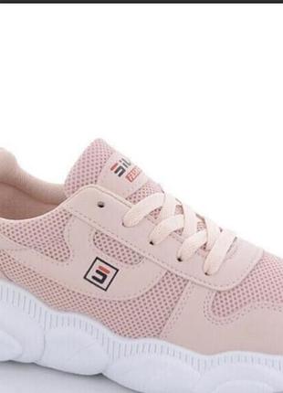 Женские кроссовки