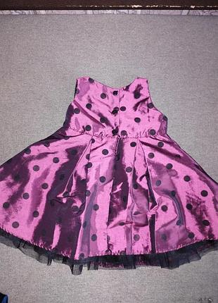 Пышное платье наряленное на 9-12 месяцев пишет на рочек