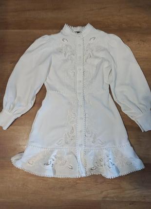 Святкова біла сукня