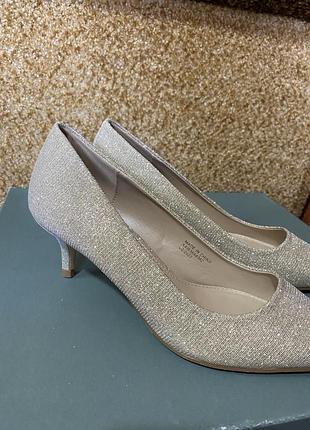 Туфельки жіночі