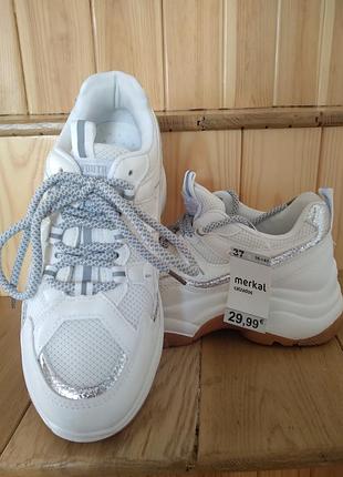 Кроссовки женские